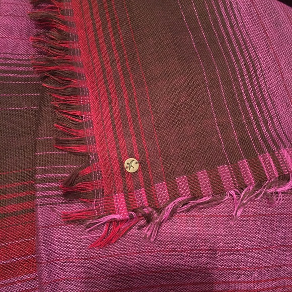 Eddie Bower Berry Fringe Large Scarf NWT - Picture 3 of 5